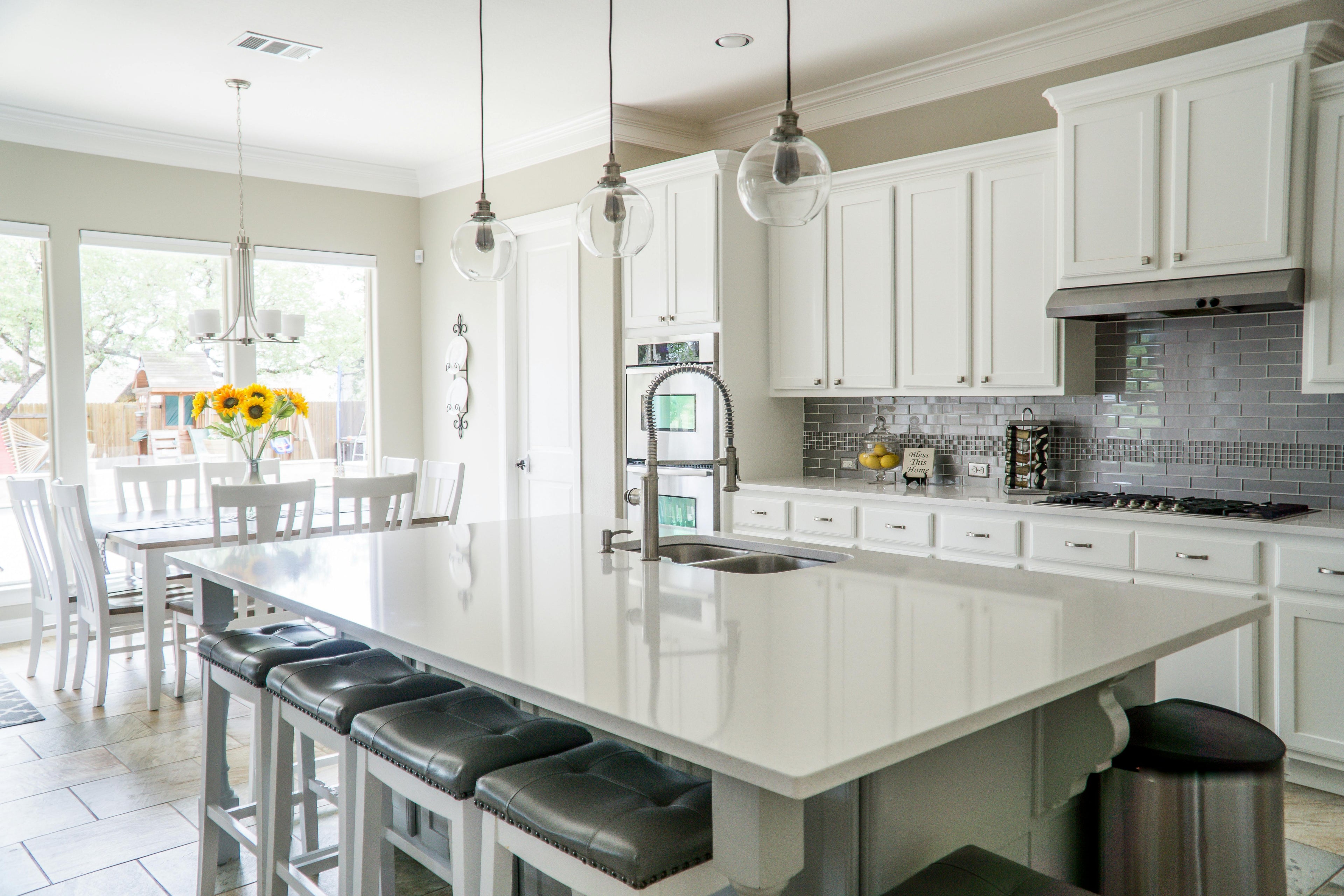 Kitchen & Dining